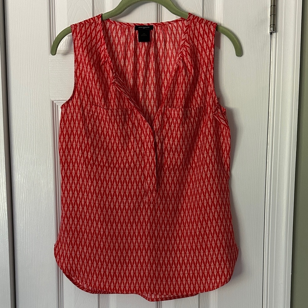 Ann Taylor Red Patterned Sleeveless Top size Extra Small